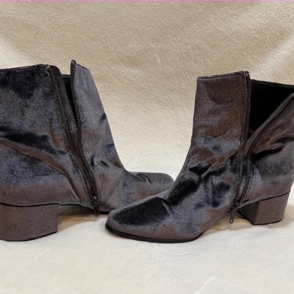 CL Chinese Laundry Velvet Ankle Bootie - Picture 6 of 6